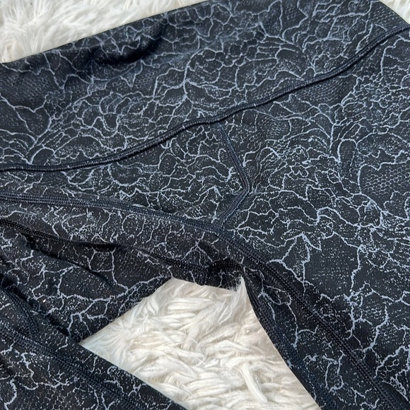 Lululemon Align Crop *19" Lacescape Dark Cast Black - Picture 2 of 6